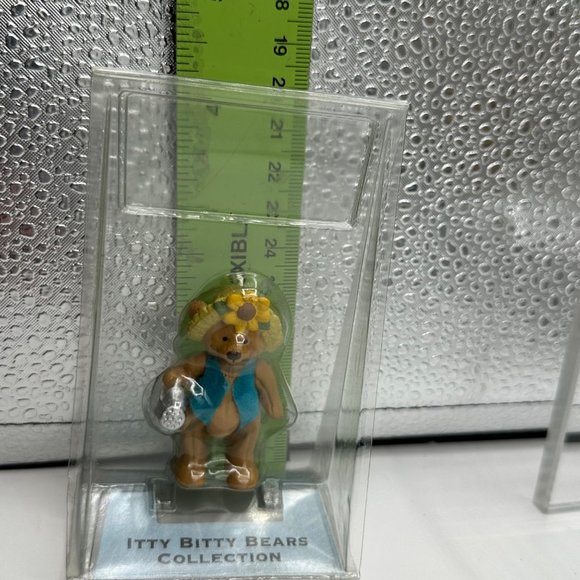 Hallmark Keepsake 2002 Merry Miniatures Itty Bitty Bears Collection Blossom - Picture 7 of 8